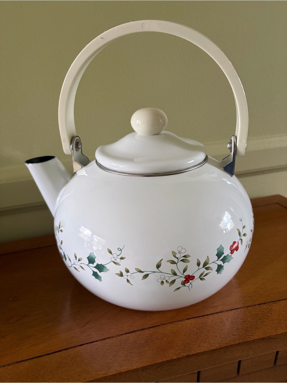 Pfaltzgraff Winterberry Tea Kettle